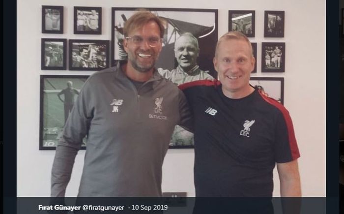 Thomas Gronnemark (kanan) bersama pelatih Liverpool, Juergen Klopp.