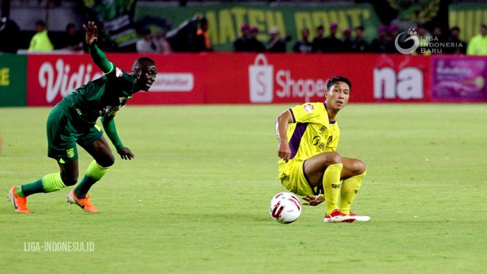 Gelandang Persik Kediri, Adi Eko Jayanto, dalam laga pembuka Shopee Liga 1 2020 kontra Persebaya Surabaya, Sabtu (29/2/2020).