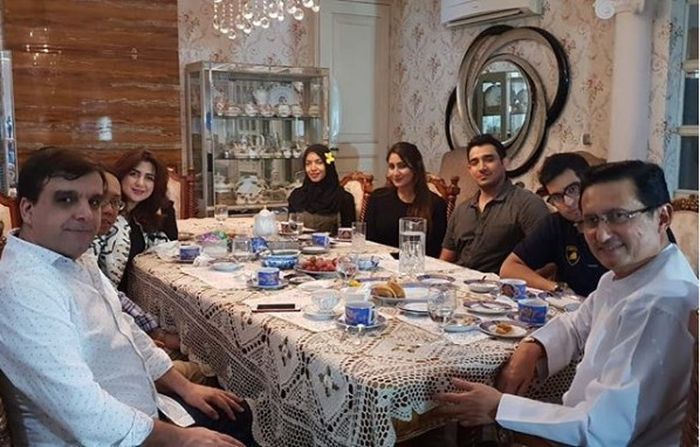 Ruang makan mewah di rumah Tania Nadira
