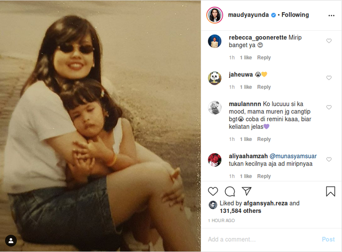 Penampilan ibunda Maudy Ayunda yang dinilai Netizen sangat mirip dengan putrinya.