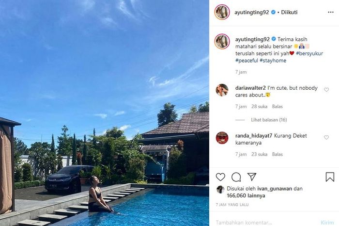 Ayu Ting Ting berjemur