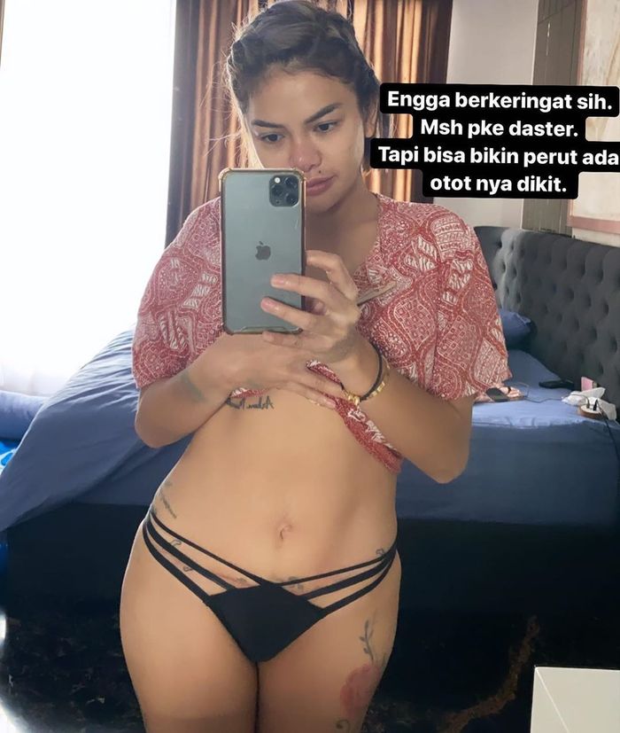 Tanpa Sensor Celana Dalam Super Seksi Nikita Mirzani Ikut Terlihat Saat Dirinya Angkat Daster Untuk Pamer Otot Perut Semua Halaman Stylo