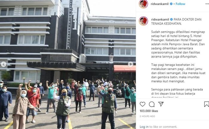 Dokter dan tenaga kesehatan tengah melakukan senam pagi.
