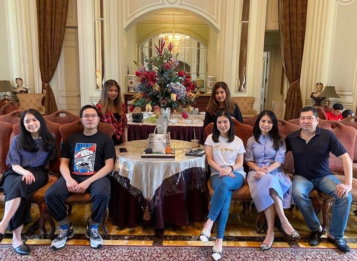 Liliana Tanoesoedibjo unggah foto keluarga lengkap saat karantina mandiri di rumah
