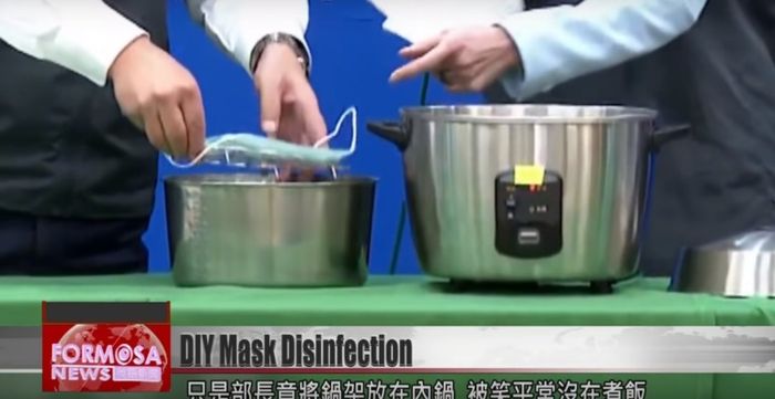 Penanak nasi listrik rumah ini bisa mensterilisasi masker N-95, sehingga bisa digunakan hingga 20 kali.