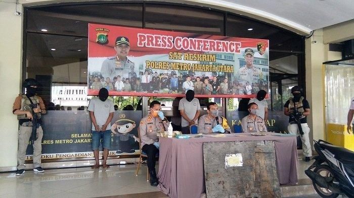 Para pelaku pembakar transgender
