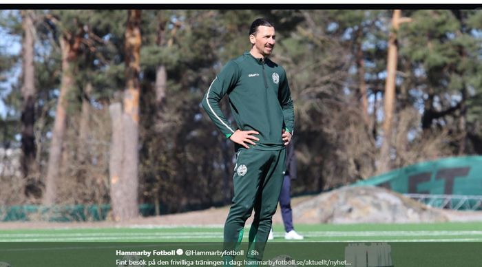 Zlatan Ibrahimovic menjalani latihan mandiri di Hammarby, Swedia, di tengah karantina akibat virus korona.