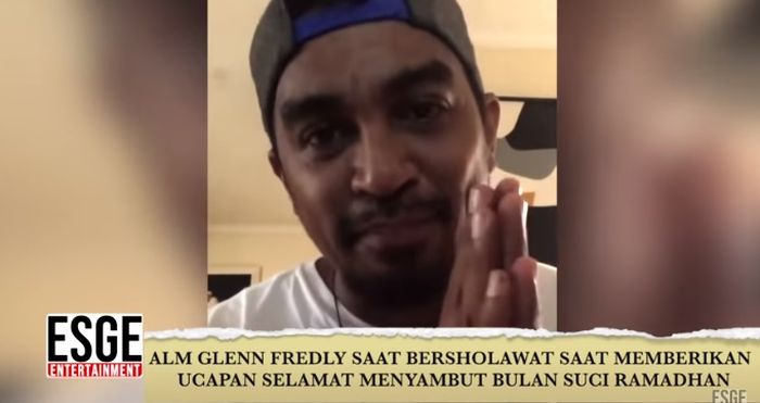 Glenn Fredly melantunkan shalawat