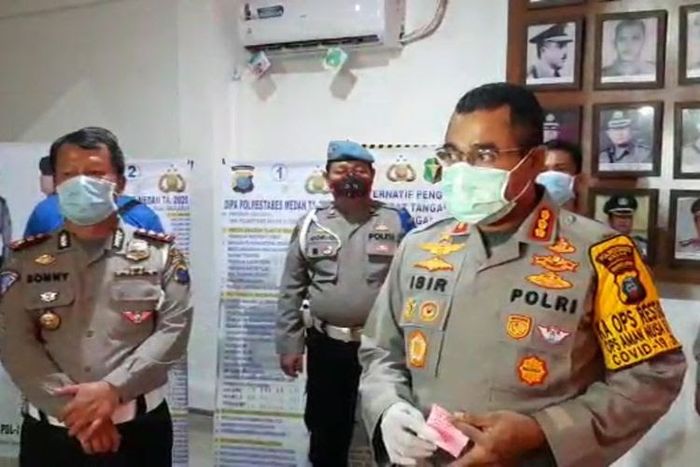 Kapolrestabes Medan Kombes Pol JE Isir mengelar konferensi pers atas peristiwa tersebut.