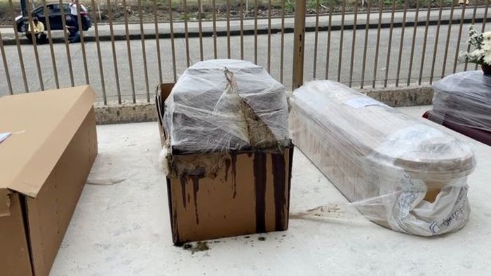 Warga Equdor tak terima atas distribusi peti mati kardus oleh pemerintah