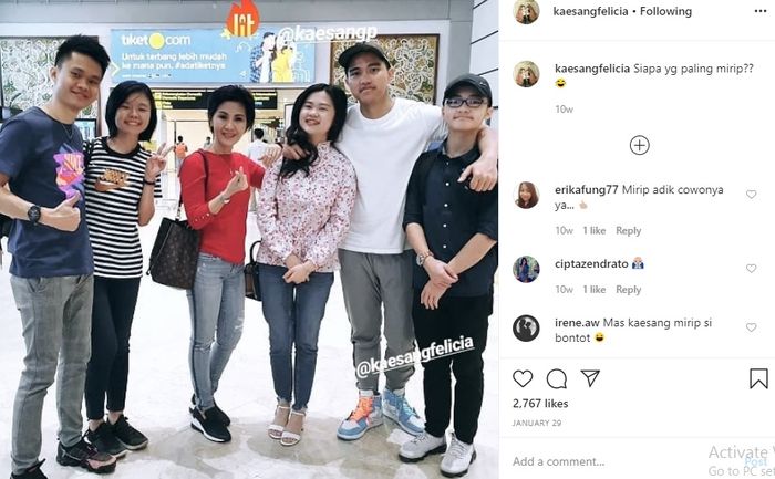 Ibunda Felicia kerap tenteng tas branded