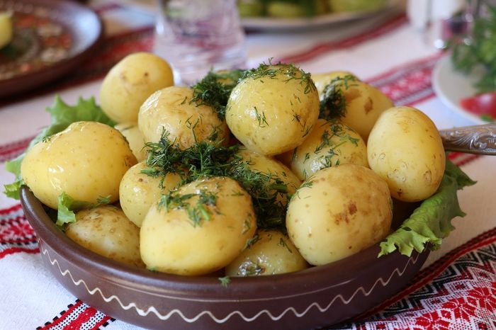 Masih Banyak yang Mengupas Kulitnya, Bahan Makanan Ini Sebenarnya Tidak