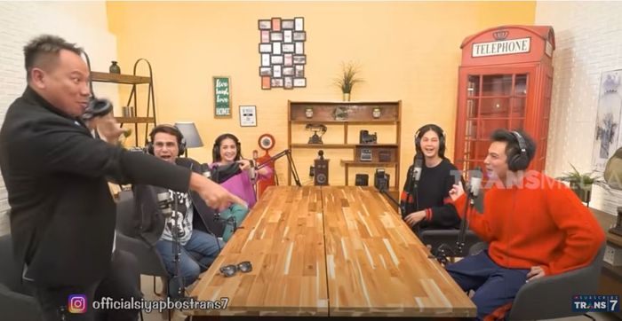 Bongkar rahasia Baim Wong di sebuah acara.