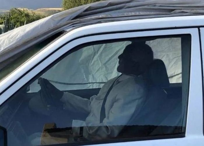 Tshekede Bufton Pitso dikuburkan dengan mobil kesayangannya.