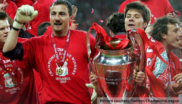 Jerzy Dudek dan Xabi Alonso di final Liga Champions 2004-2005.