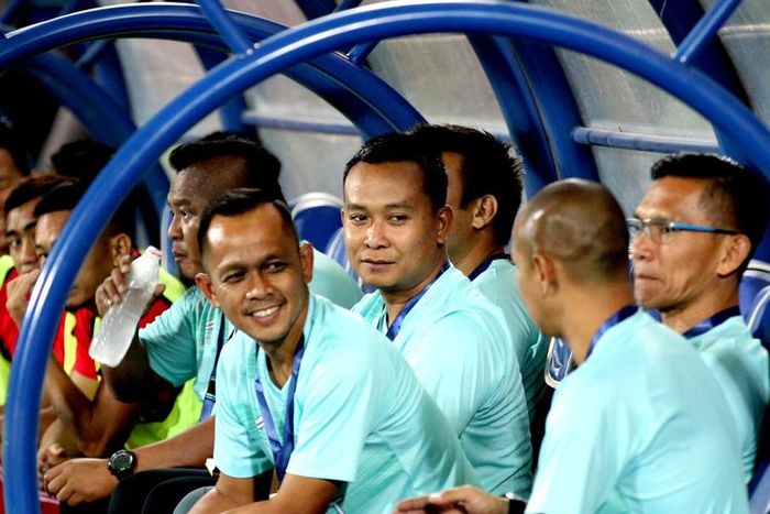 Kurniawan Dwi Yulianto dan staf pelatih Sabah FA.