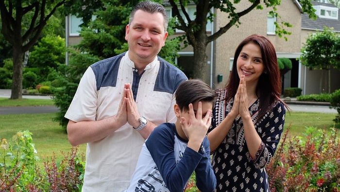 Sukses Taklukan Hati Bos Perusahaan Komunikasi Hingga Rela Jadi Mualaf, Terungkap Peringai <a href='https://style.tribunnews.com/tag/maudy-koesnaedi' title='Maudy Koesnaedi'>Maudy Koesnaedi</a> yang Membuat Rumah Tangganya dengan Pria Bule Ini Adem Ayem
