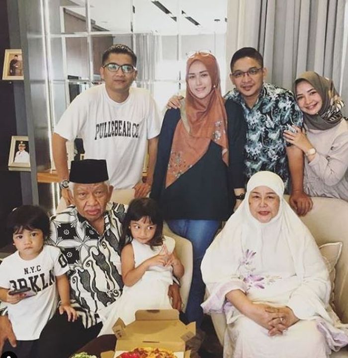 Anne dan keluarga besar