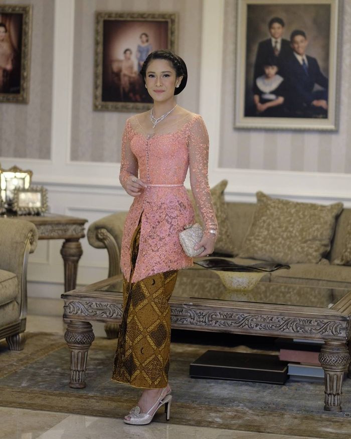 Jenis Kebaya Indonesia dari Kebaya Kutubaru Hingga Kebaya Encim  Semua