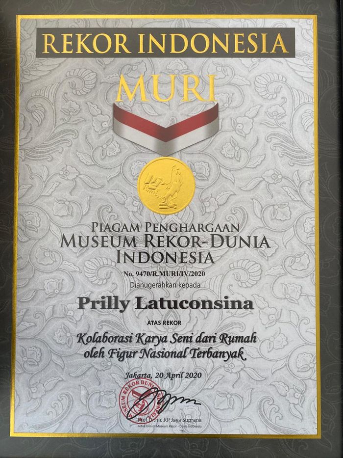 Penghargaan MURI untuk Prilly Latuconsina.