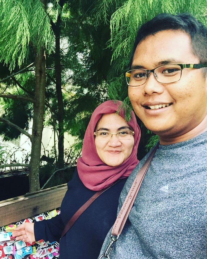 Mega Utami dan Suami