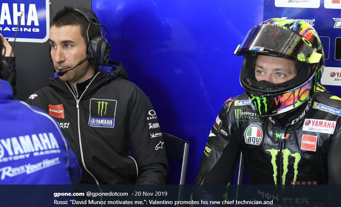 Potret pembalap Monster Energy Yamaha, Valentino Rossi (kanan), bersama kepala kru David Munoz.