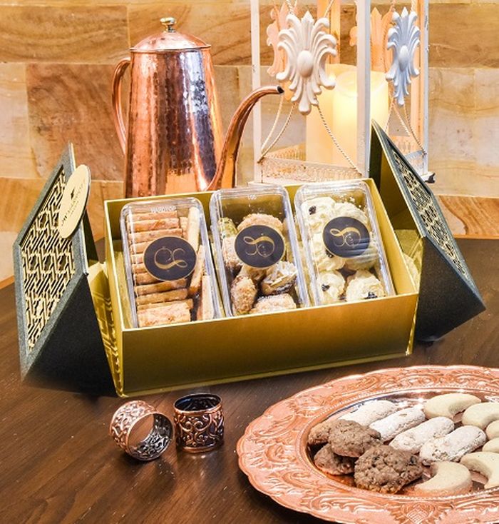 Ainun Hampers includes classic Eid Al-Fitr cookies such as: Nastar, Kaastengel, Sagu Keju, made by pastry team of Sailendra Restaurant of JW Marriott Jakarta.