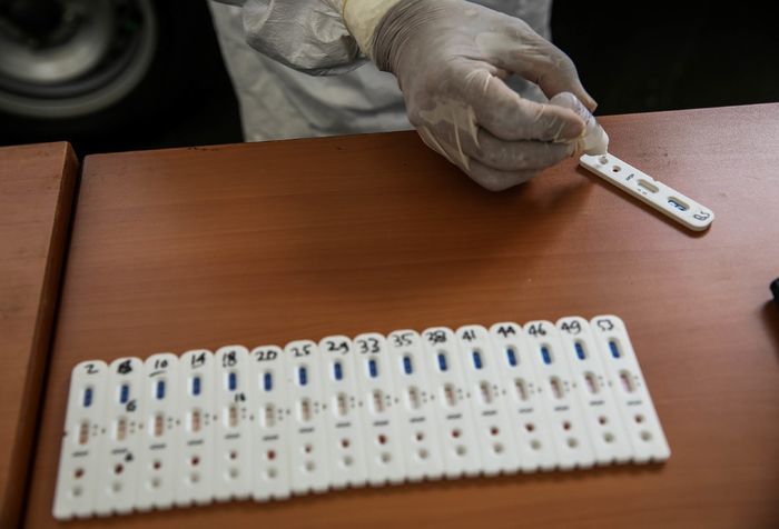 Rapid test virus corona.