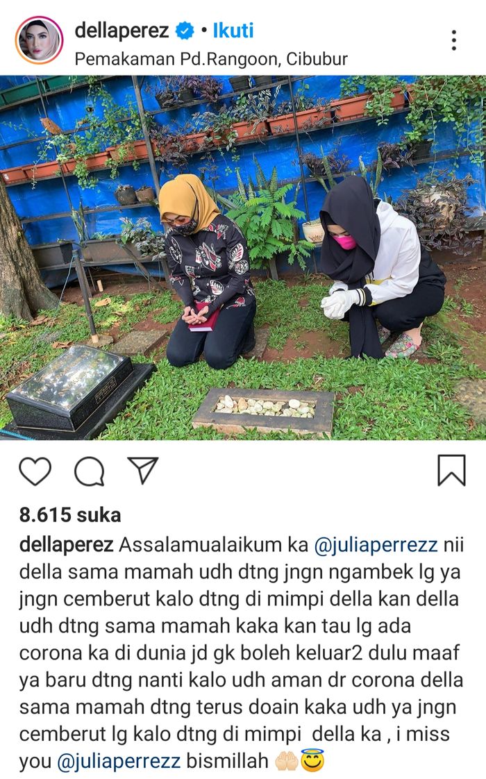 Didatangi sang kakak lewat mimpi, Della Perez akhirnya kunjungi makam Julia Perez bersama ibunya.