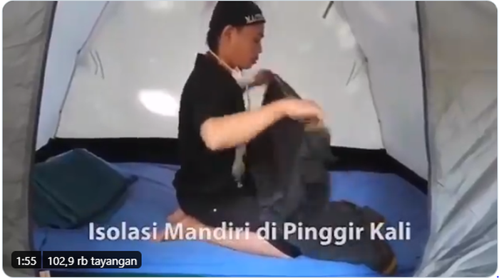 mendirikan kemah di pinggir sungai untuk tempat isolasi diri
