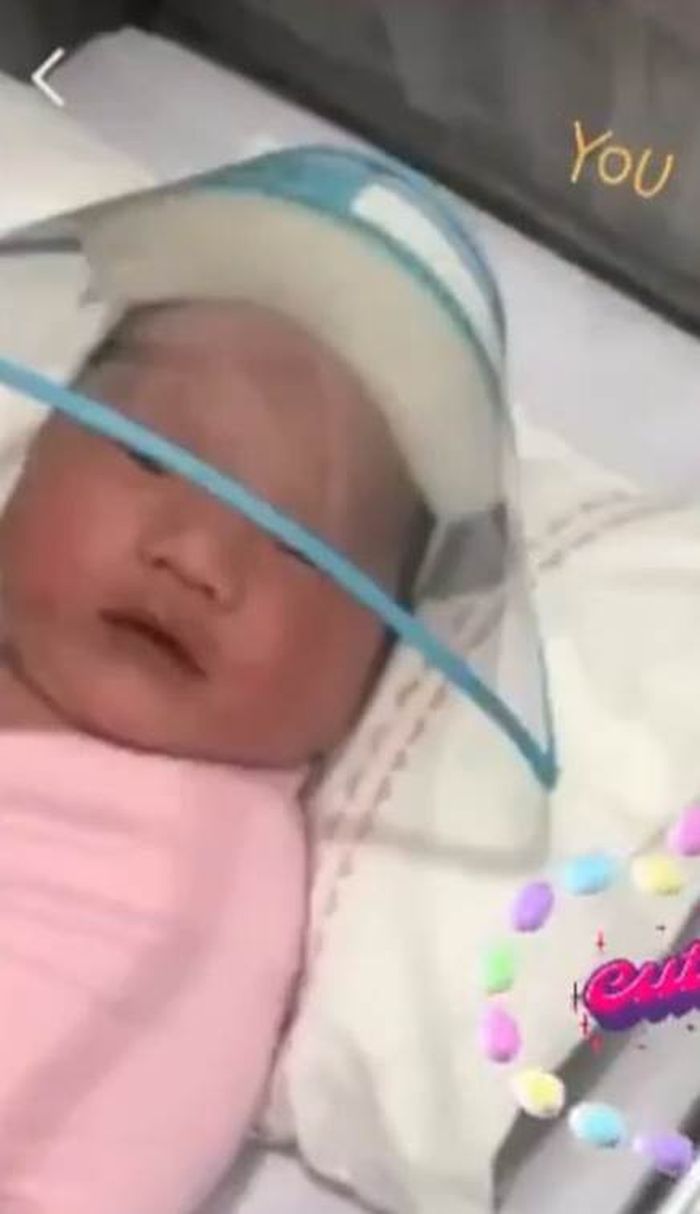 Anak Chaca Frederica langsung dipasangi face shieldInstagram/dicoganinduto