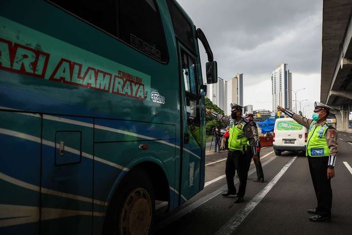 Larangan mudik diberlakukan pada 2021 untuk mencegah meningkatnya kasus Covid-19.