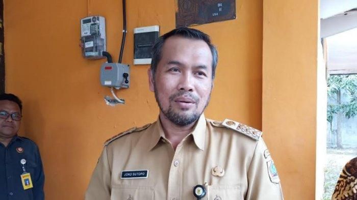 Bupati Wonogiri Joko Sutopo, memilih tidak memberikan fasilitas pendaftaran vaksinasi secara online bagi warganya.