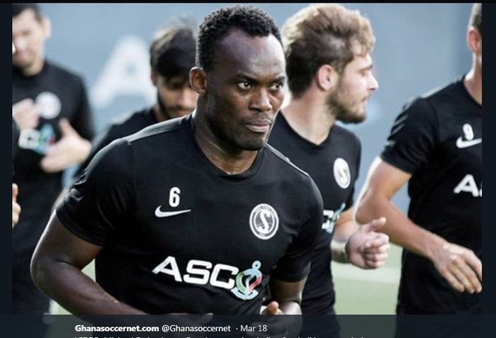 Mantan gelandang Persib, Michael Essien kini membela Sabail FK di Azerbaijan.