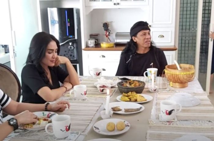 Penampakan dapur mewah milik Rieke Diah Pitaloka