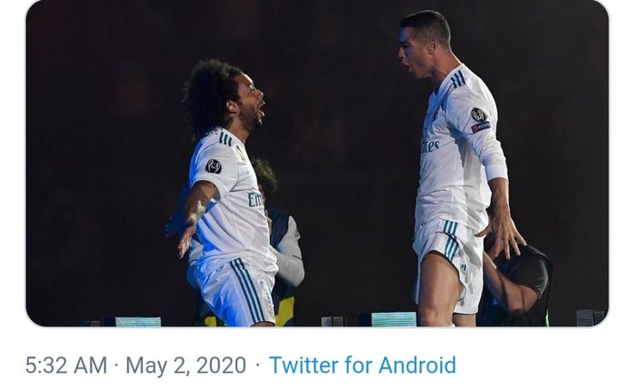 Bek kiri Real Madrid, Marcelo, melakukan selebrasi bersama megabintang Juventus, Cristiano Ronaldo, saat masih membela Los Blancos.