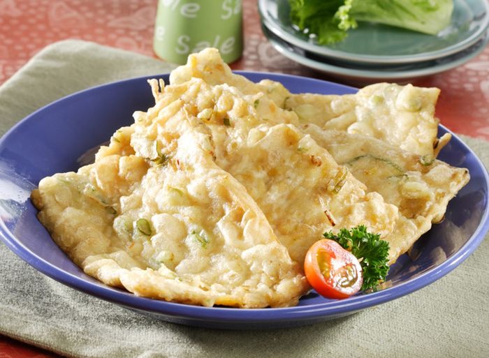 Ternyata orang Purwokerto menggunakan teknik masak tempe mendoan ini. Pantas enak!