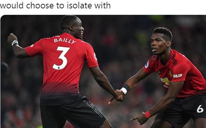 Eric Bailly dan Paul Pogba melakukan selebrasi dalam balutan seragam Manchester United.