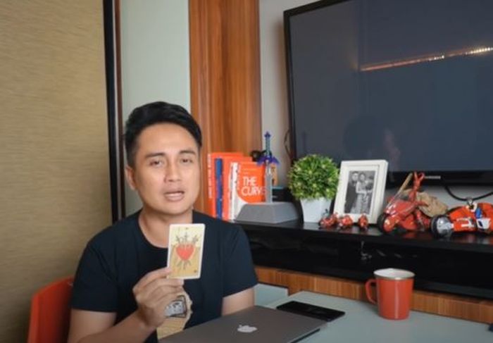 Denny Darko terawang Verrell Bramasta yang belum bisa move on dari Natasha Wilona