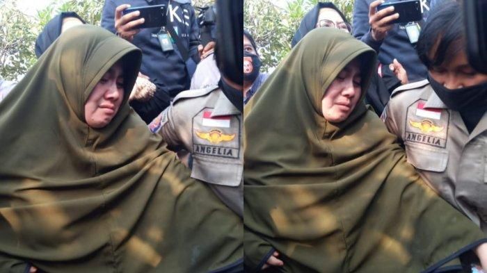 Antar Jenazah sang Suami ke Liang Lahat Sembari Bercucuran Air Mata, Inilah Sosok Istri Pertama Didi Kempot yang Jarang Terekspos Publik