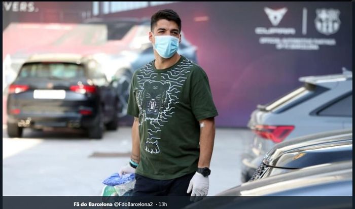 Luis Suarez saat tiba di kompleks latihan Barcelona di Ciutat Esportiva Joan Gamper, 6 Mei 2020.