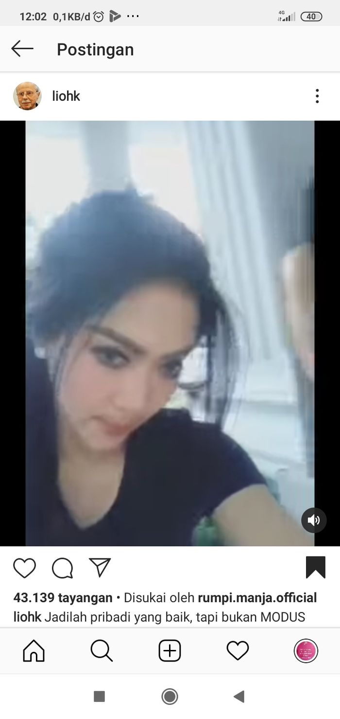 Syahrini di unggahan ayah angkatnya