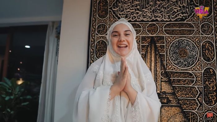Pintu Ka'bah jadi dekorasi dinding rumah Ammar Zoni dan Irish Bella