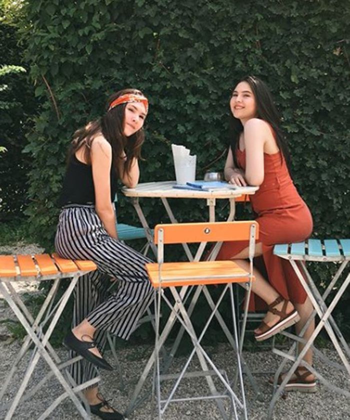 Olivia Jensen dengan kembarannya yang hanya selisih 17 menit