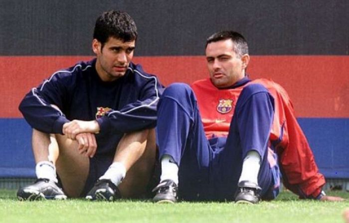 Pep Guardiola dan Jose Mourinho saat masih menjadi bagian Barcelona.