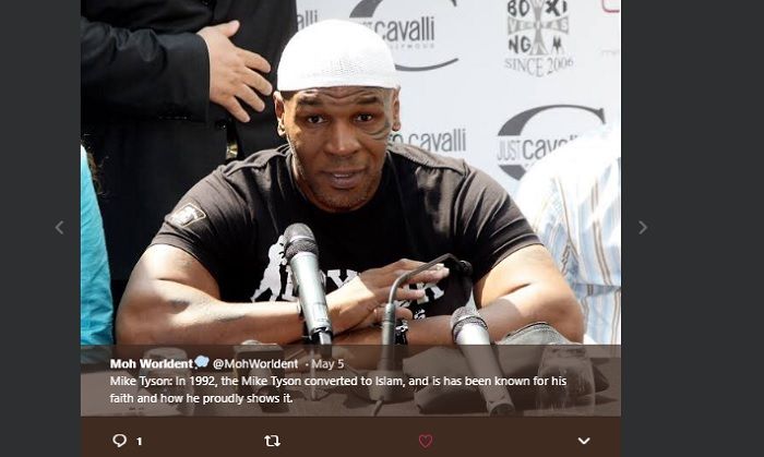 Legenda tinju kelas berat dunia, Mike Tyson yang memeluk agama Islam.