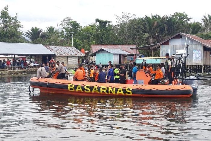 Dok. SAR, Pesawat perintis milik Mission Aviation Fellowship (MAF) jatuh di Danau Sentani, Kabupaten Jayapura, Senin (12/5).