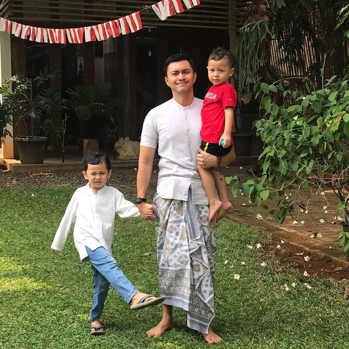 Anjasmara dan kedua cucunya 