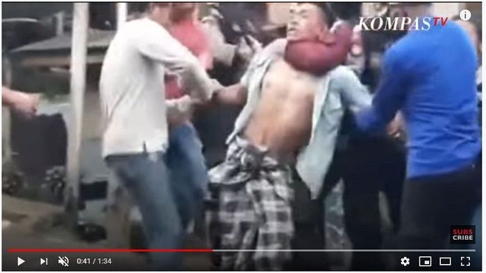 Penyergapan satu keluarga yang melakukan <a href='https://pontianak.tribunnews.com/tag/ritual' title='ritual'>ritual</a> <a href='https://pontianak.tribunnews.com/tag/ilmu-hitam' title='ilmu hitam'>ilmu hitam</a> sedikit alot karena melawan petugas dengan senjata tajam