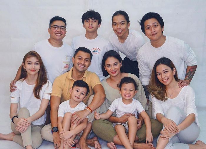 Potret keluarga <a href='https://pontianak.tribunnews.com/tag/anjasmara' title='Anjasmara'>Anjasmara</a> dan <a href='https://pontianak.tribunnews.com/tag/dian-nitami' title='Dian Nitami'>Dian Nitami</a> 